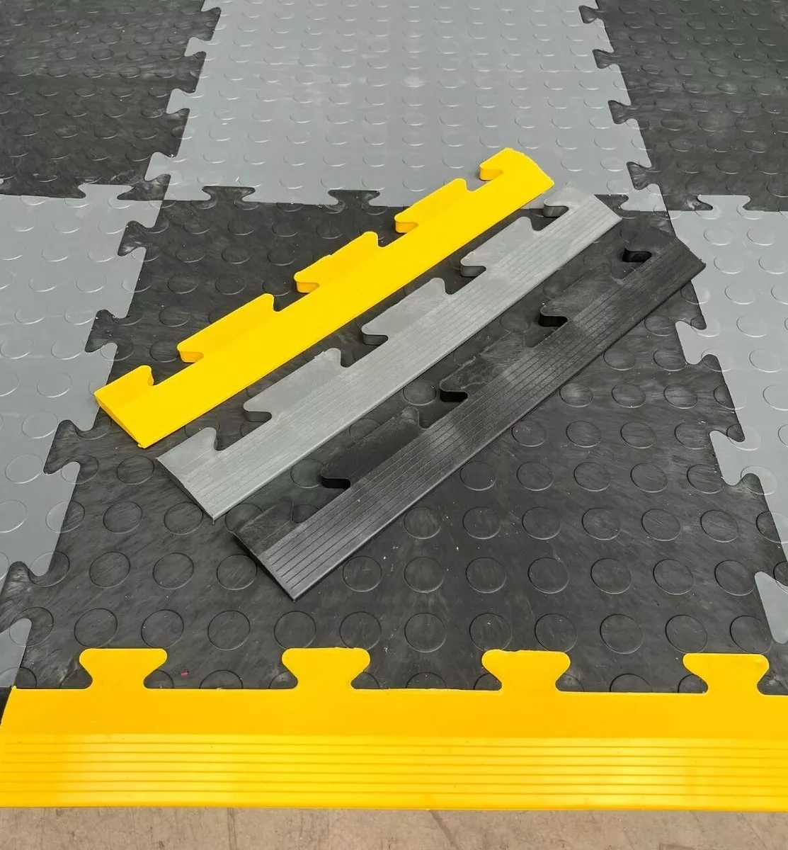 garage flooring border option, workshop flooring, Workshop epoxy flooring Pvc flooring, terrazzo flooring, Garage flooring, Hardwood flooring, Rubber flooring, laminate flooring, bamboo flooring, Linoleum flooring, spc flooring, vinyl flooring, Ceramic tile flooring flooring, flooring dubai, workshop flooring dubai, Best workshop flooring, workshopflooring.com